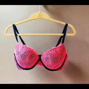 NWOT Victoria’s Secret Very Sexy Push Up 36C